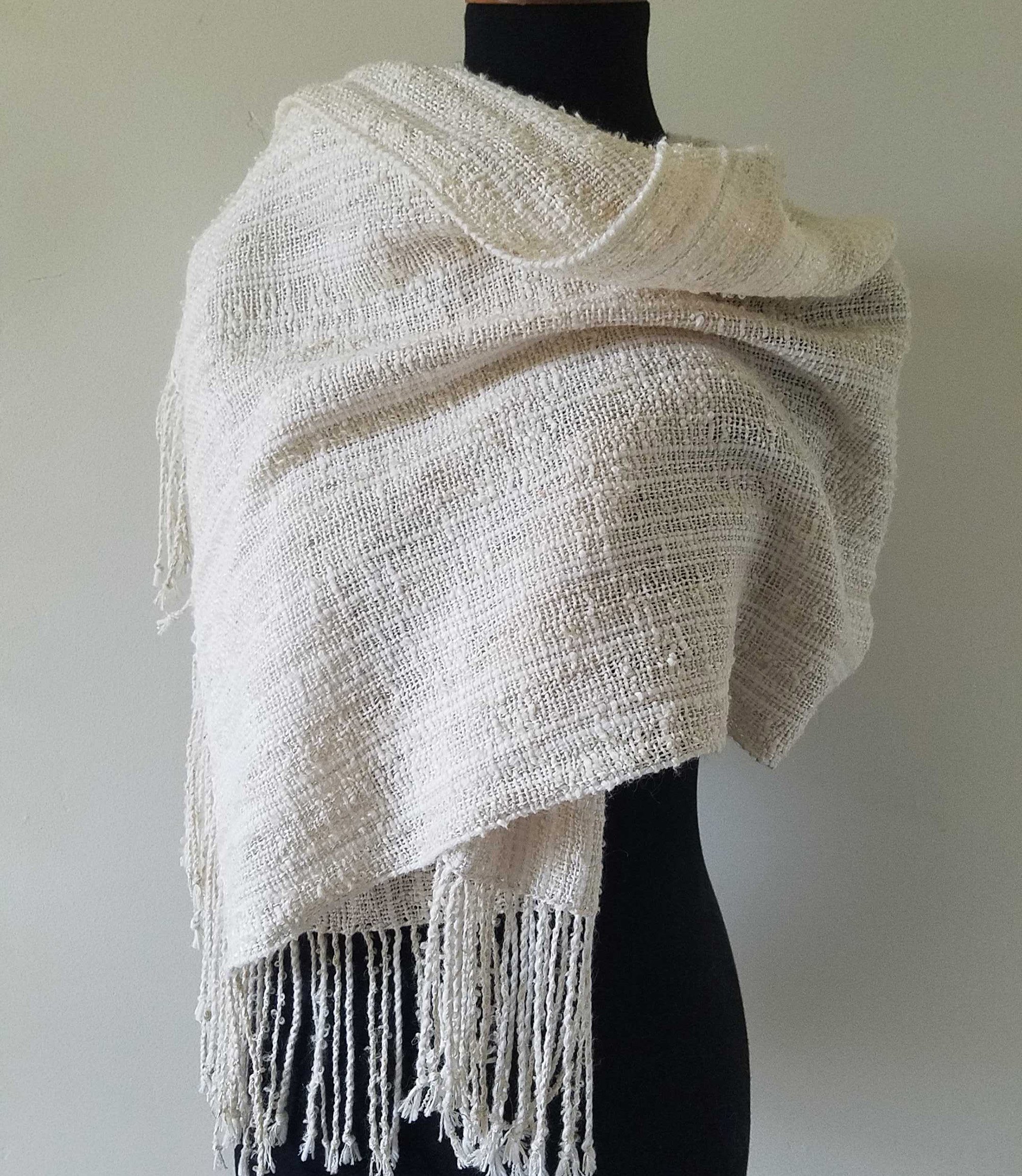 Twisting Fringe on a Mixed-Warp Shawl | Handwoven