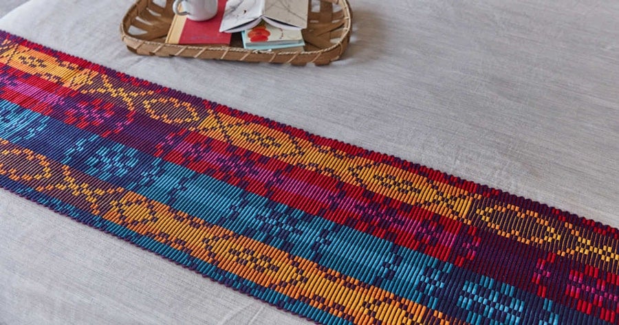 Rose Circles Bed Runner Image