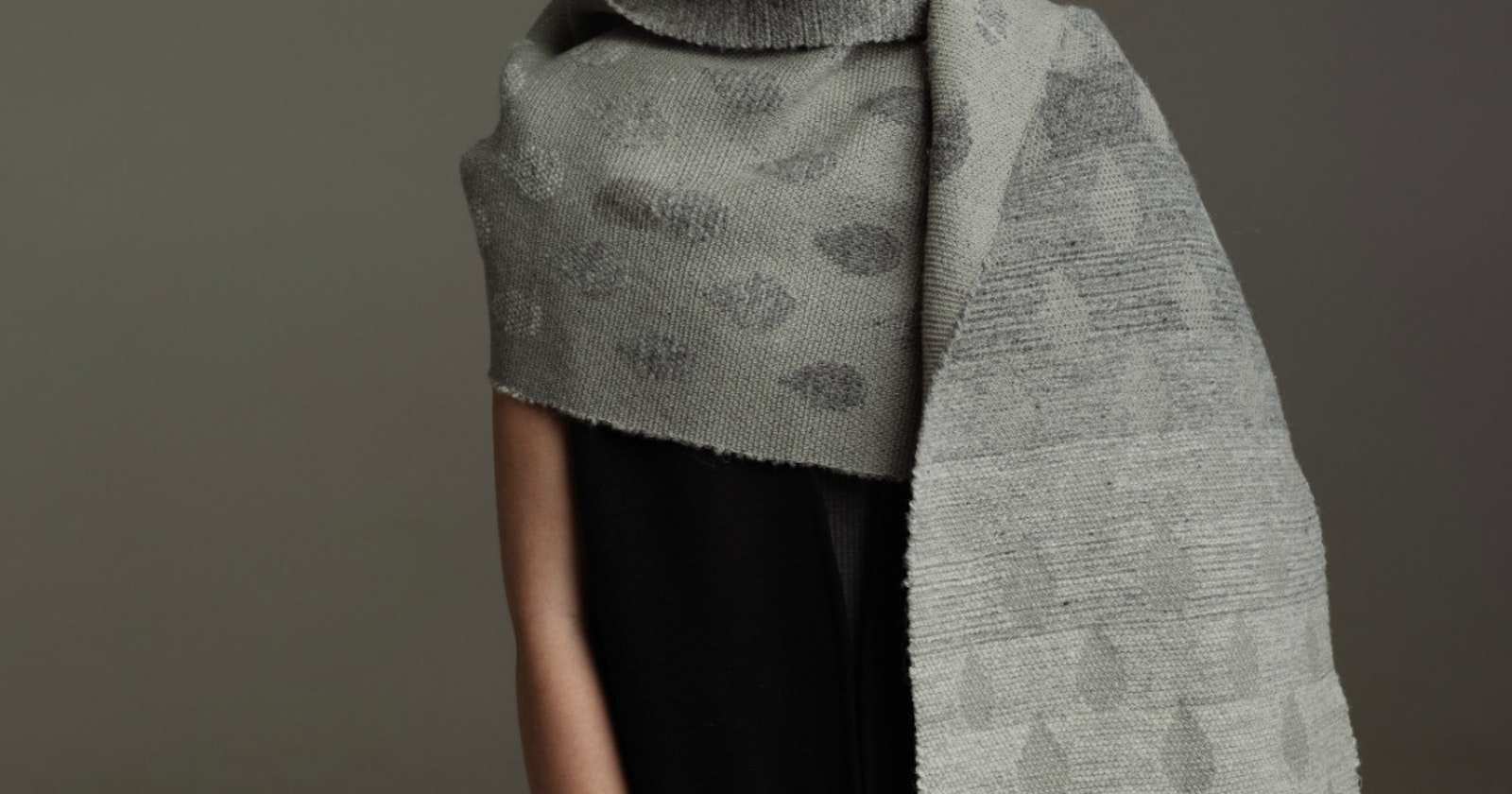 Blanket Scarf 12-Shaft Primary Image