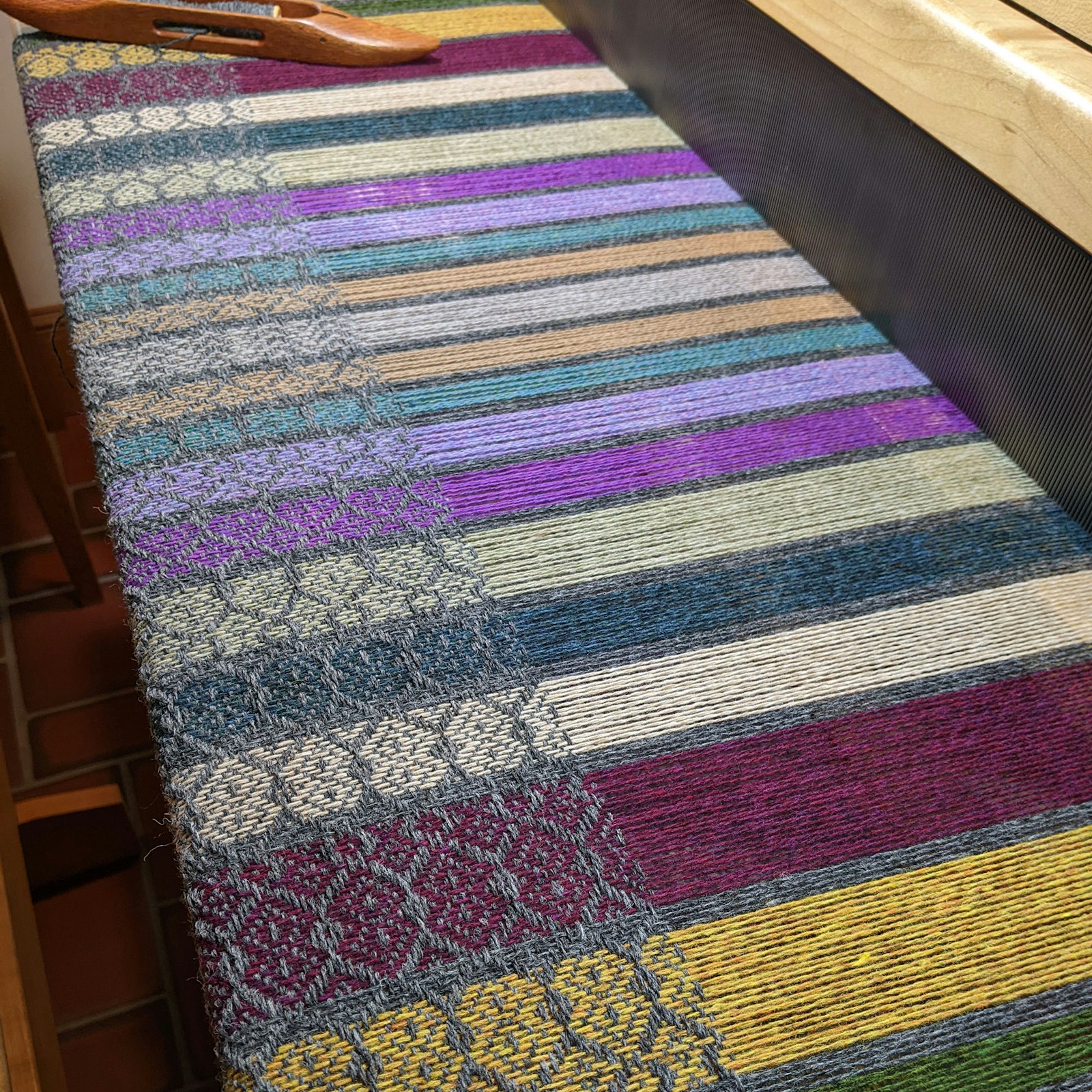 Overlaying Structure with Color Primary Image