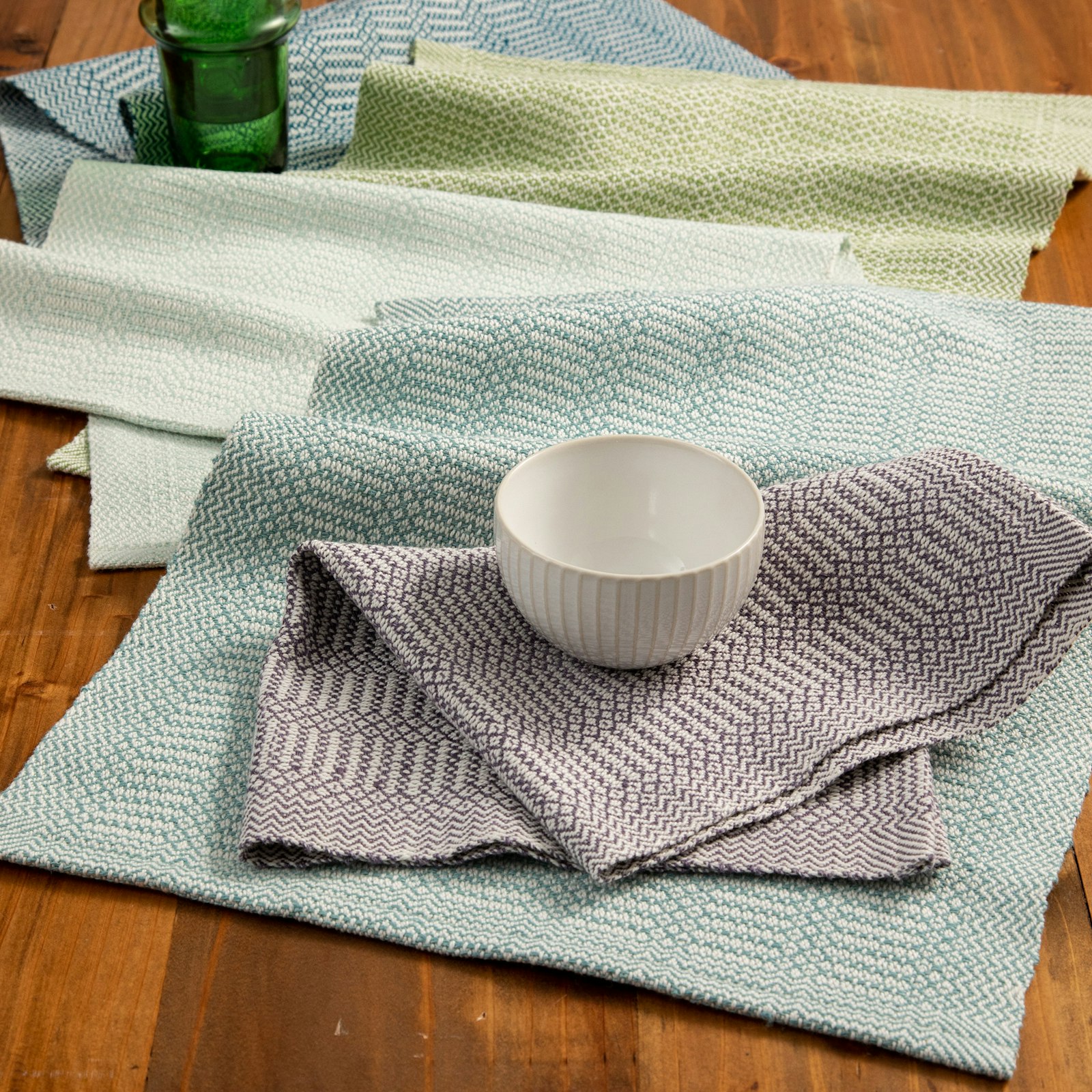 Bonus Pattern: Rosebud Bricks Fingertip Towels  Primary Image