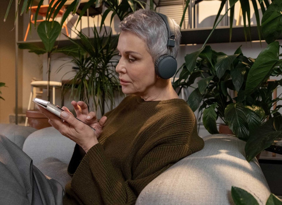 Vintage Weavers: Staying Connected and Upbeat Image