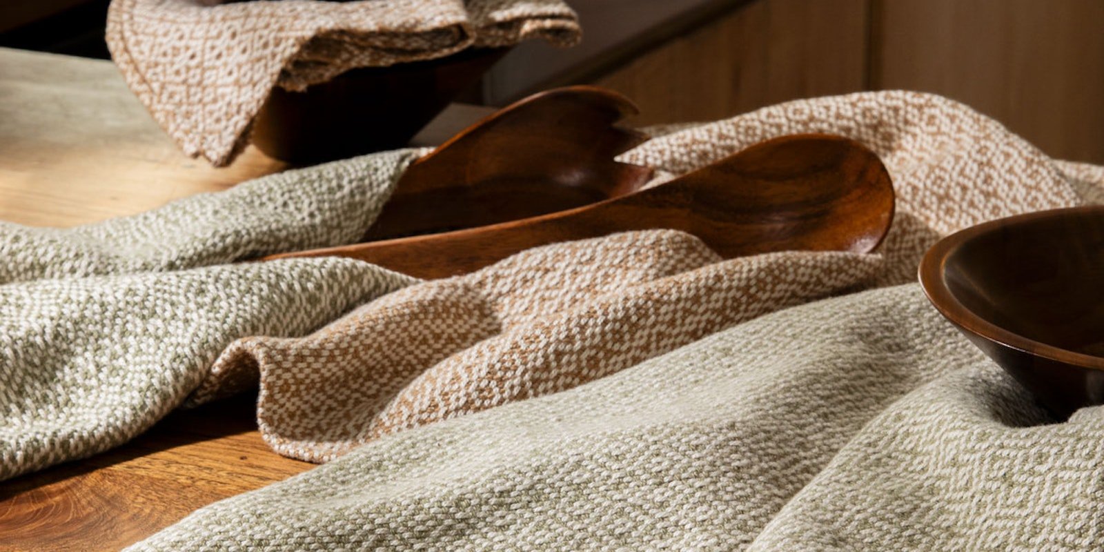 Can Twills Woven on a Rigid-Heddle Loom Look Complex? Primary Image