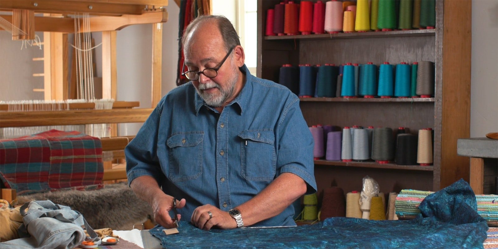 Video Tip: How to Prep Fabric for Rug-Weaving Primary Image