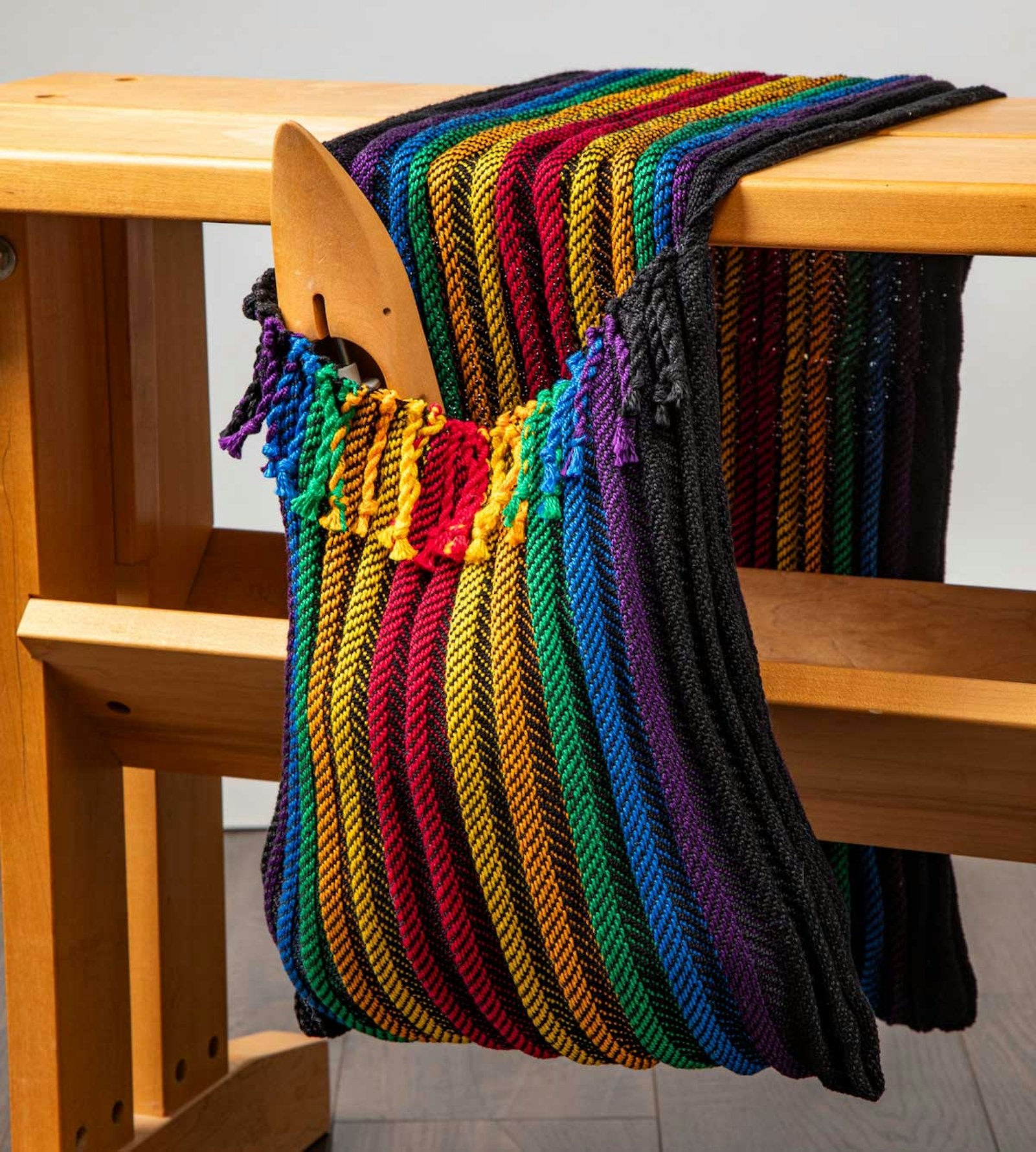 Weave an Expandable Bag that Harnesses the Power of Twill Primary Image