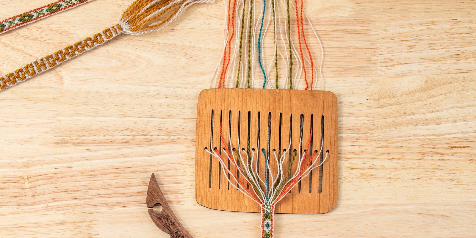 How to Weave Bands When You’re On the Go Primary Image