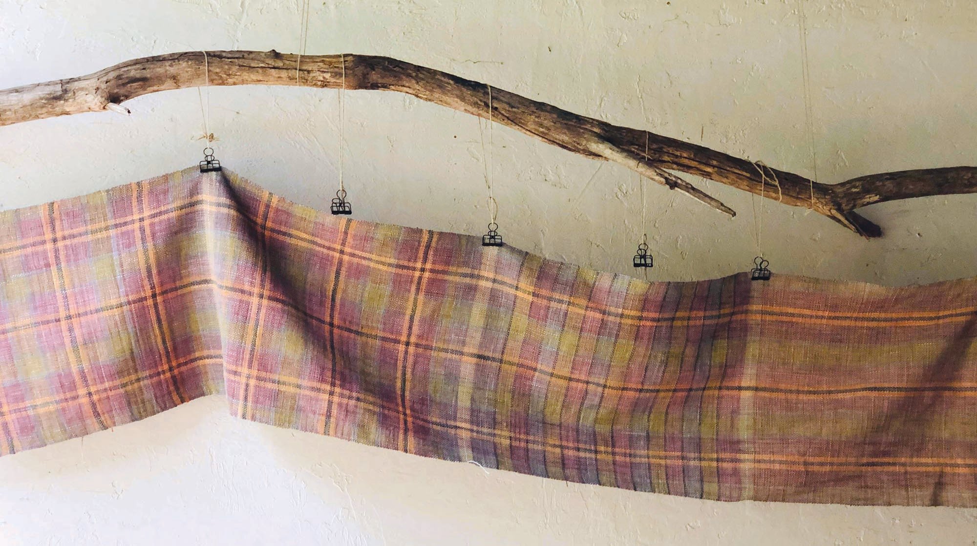 In Pursuit of Elusive “In-Between” Yarn Colors Image